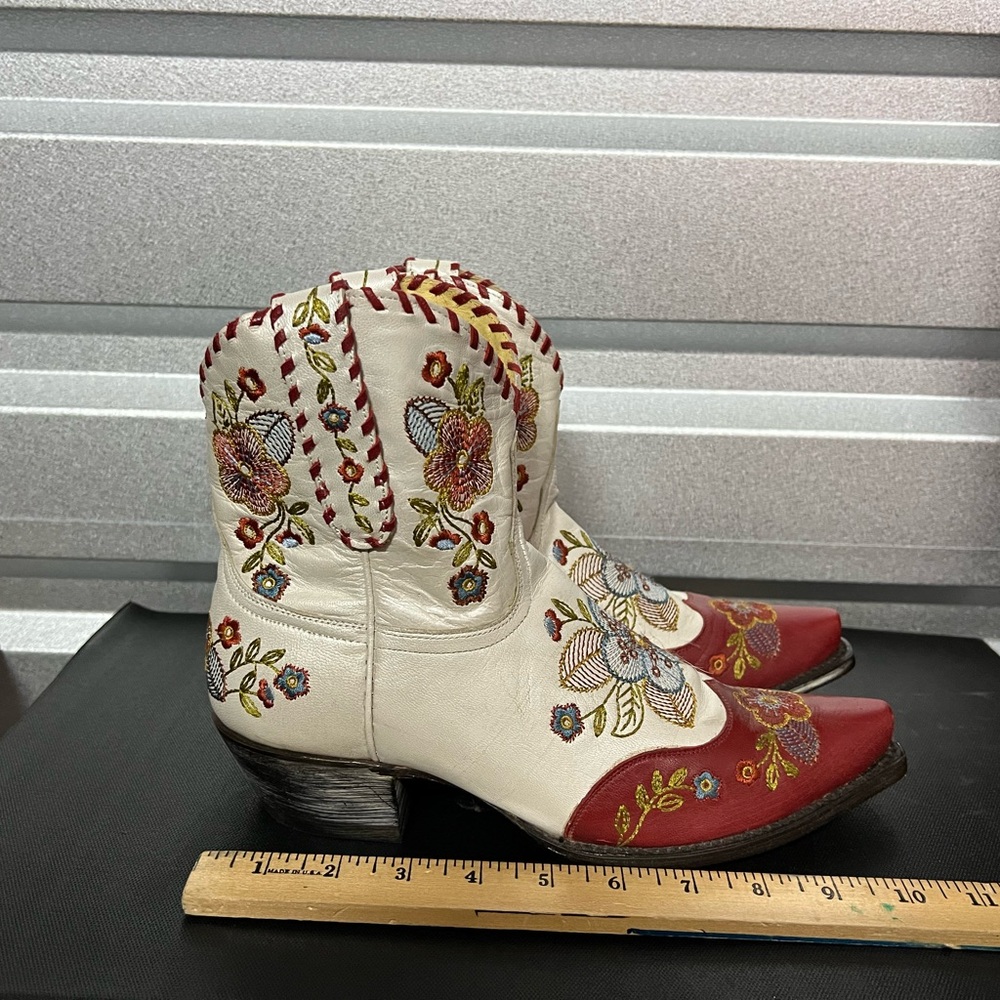 Embroidered Floral Western Boots - Red and White Allen Austin